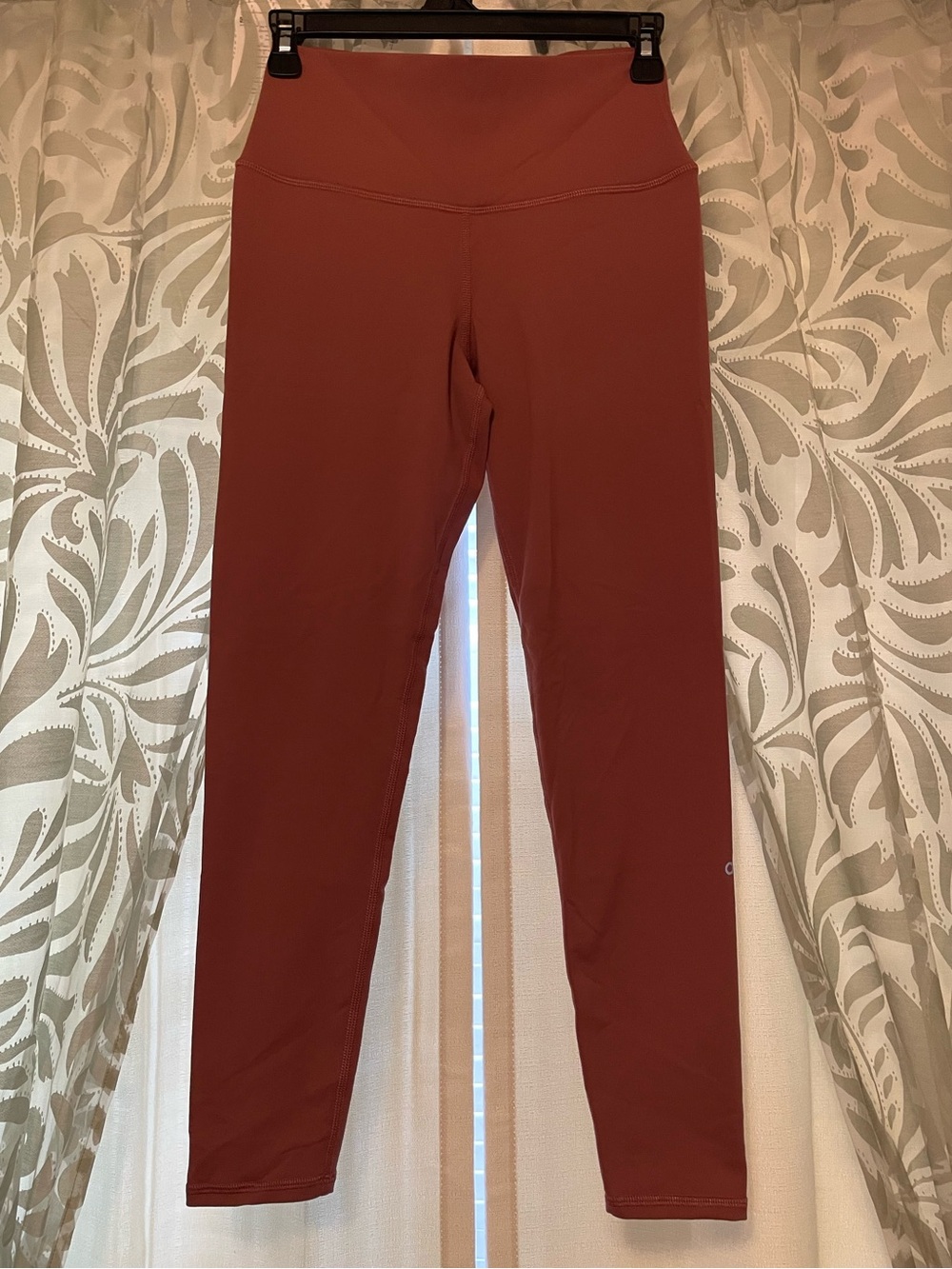 ALO Yoga High-Rise Leggings in Dark Rose Pink